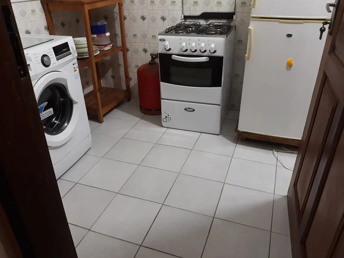 Appart 2, cuisine avec lave-linge