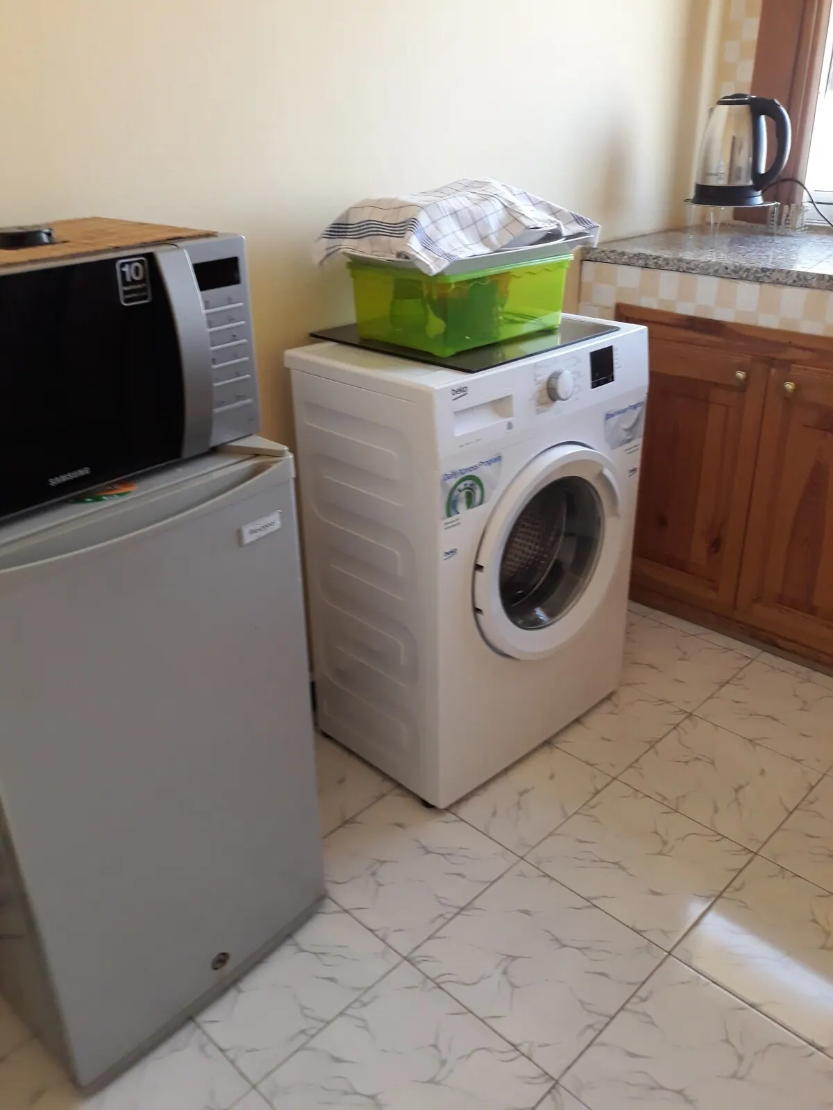 Le Studio, cuisine avec lave-linge